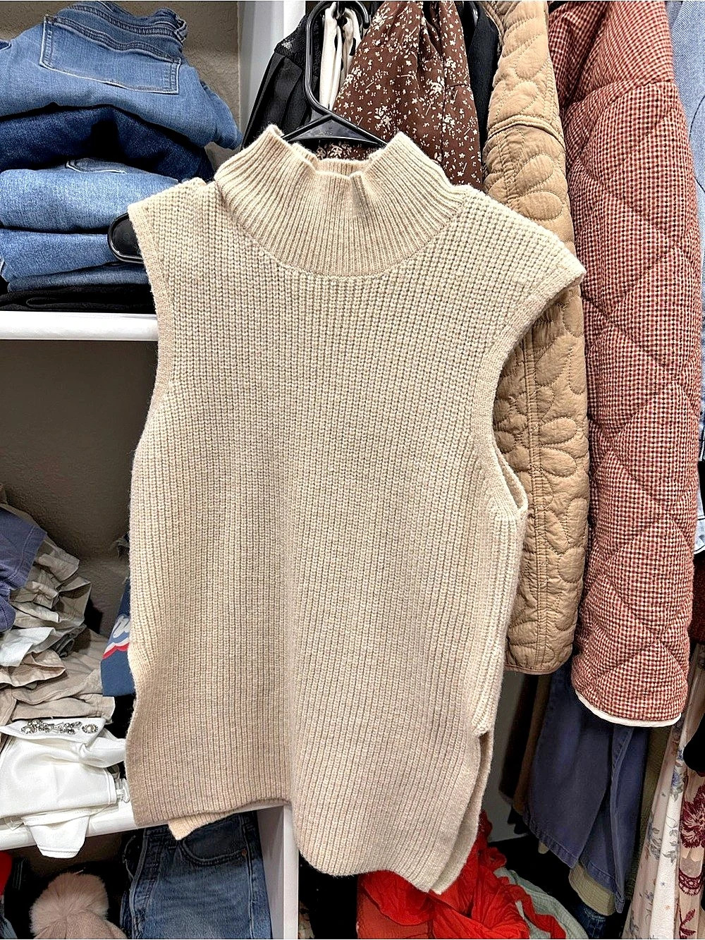 Lelis Sleeveless Turtleneck Sweater in Beige Size Small Like New